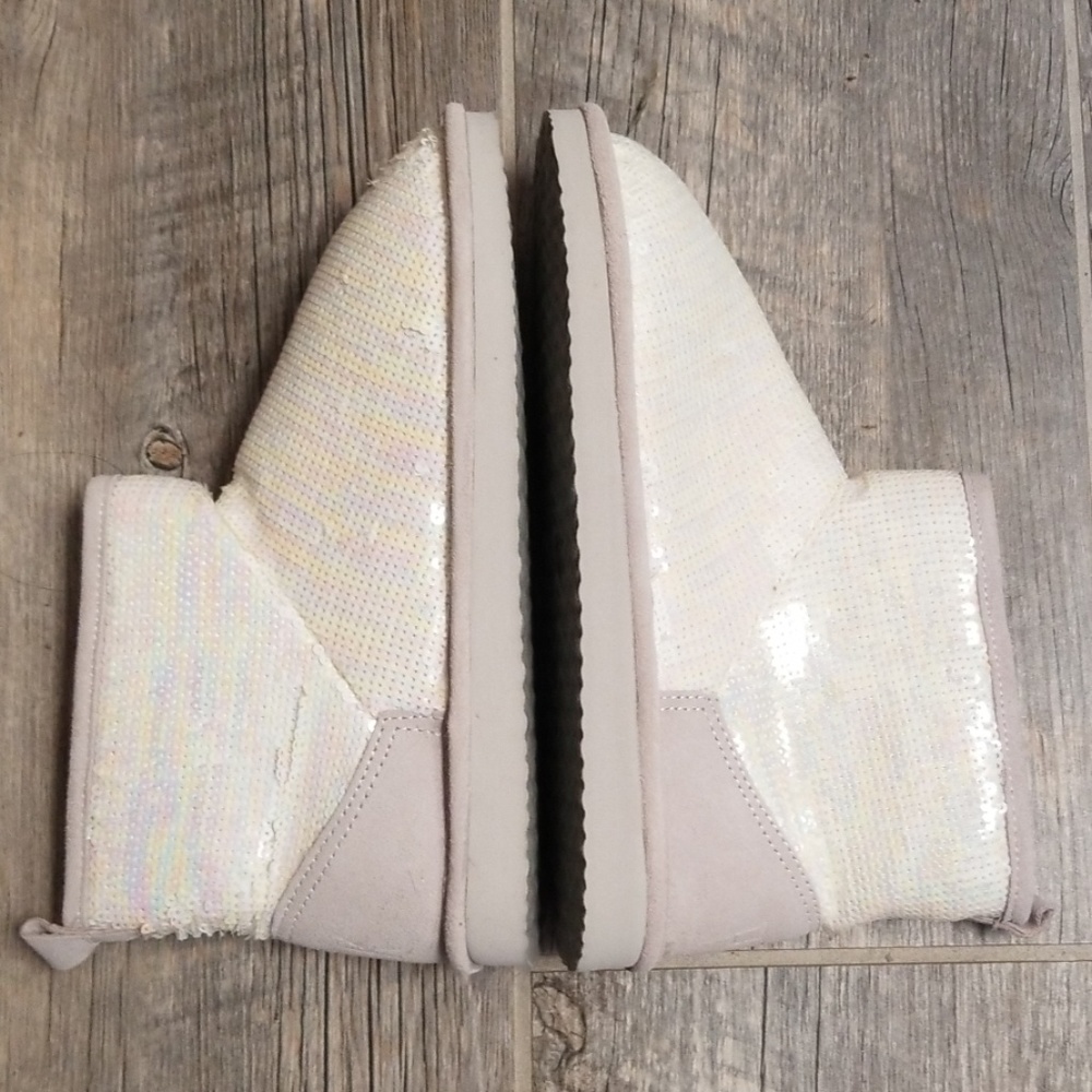 Victoria's Secret PINK Sequin Fur Booties Soes